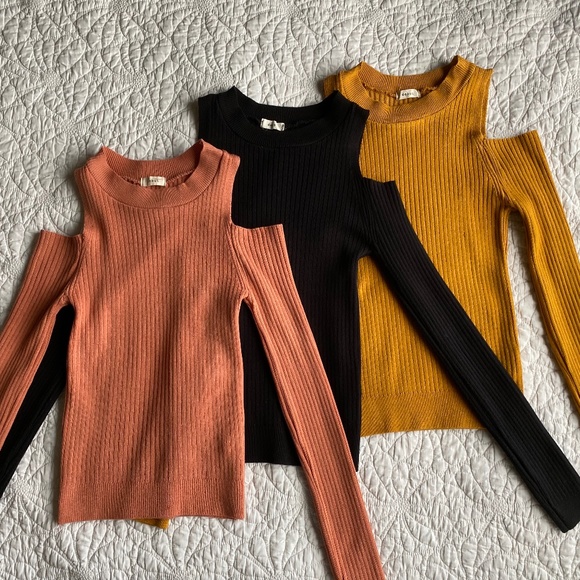 Black Ribbed Longsleeve Cold Shoulder Top - Picture 2 of 6